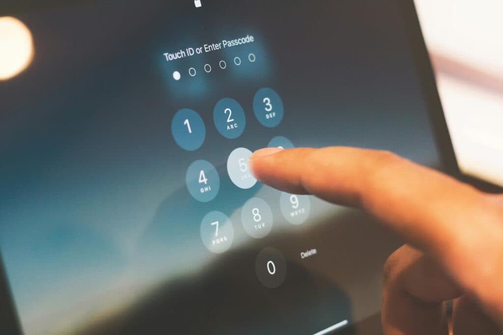 Lector de control de acceso en una puerta